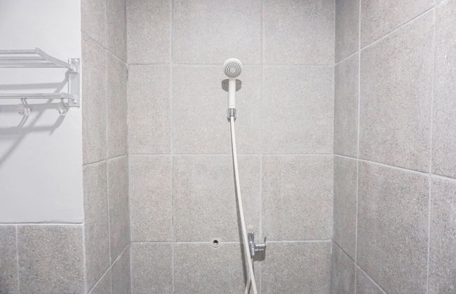 Cozy And Homey Studio At Riverdale Apartment - Photo 11