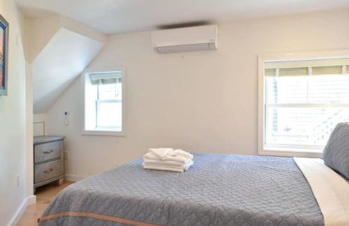 Gorgeous water views in the center of town - Foto 13