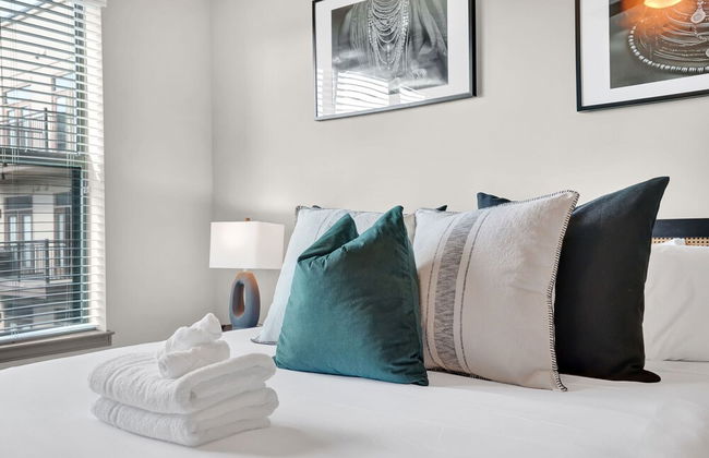 Ebony Ivory Midtown King Bed - Foto 21