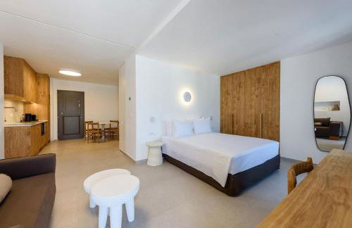 Azure Naousa - Photo 13