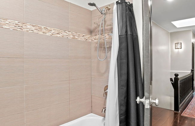 Spacious Sunny Shaw 1BR 1BA Apartment - Photo 17