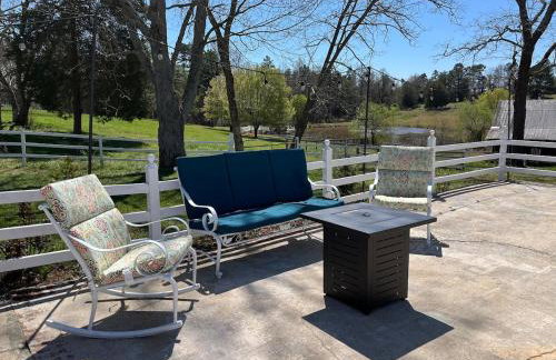 In the Woods by a Pond! Sugar Ranch Guest House! - Foto 50