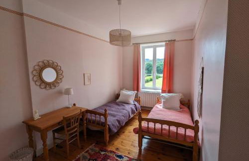 Loue belle demeure dans une grande propriété - 16 couchages, 8 chambres, 320 m2 - 30 min de Vichy - Foto 22