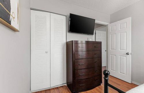 Fly In Style! Charming Townhome 6 Mins from RIC! - Foto 42