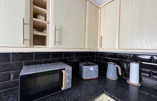 Spacious 3 Bed House Perfect for Contractors & Families with free Wi-fi and Parking - Foto 22