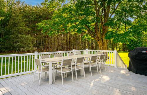 Lux estate! Hot tub, 8 acres, firepit, game room, private pond, EV, lots of privacy, 10 mins to town - Foto 8