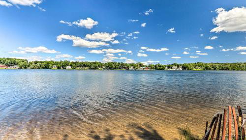 Walk to Lake Middlefield Home with Fire Pit - Foto 3