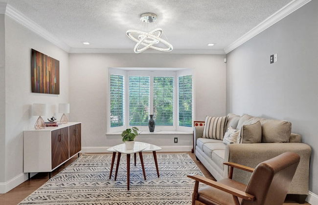 Luxe 4BR Waterfront w Htd Pool 5min to Beach - Foto 22