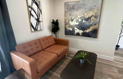 Home in the City: 4BR Fresno Retreat w POOL - Photo 4