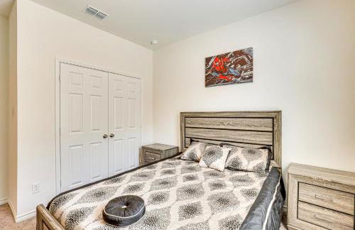 Private Yard and Pool Access Home in Krugerville - Foto 15