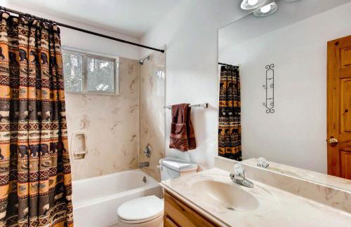 Serene Mountain Cabin Nestled Amongst the Pines - Alpenhaus - Foto 17