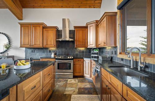 Teton Melody by KABINO Partial Air Conditioning Hot Tub FirePit Foosball Telescope Games WiFi Grill Mtn Views - Foto 15