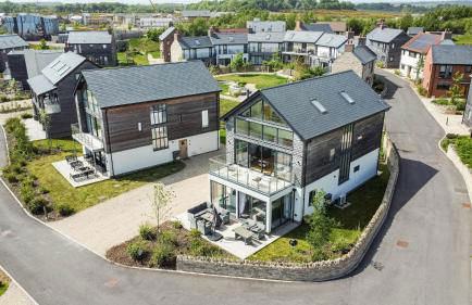 Lakeside property with spa access on a nature reserve Beaumont Village 25 BV25 - Photo 24