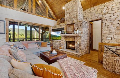 Copperline Lodge - Luxury Creekside Retreat - Creekside Views, Hot Tub, Game Room, Outdoor Fireplaces, Chef Kitchen, Fire Pit - - Foto 13