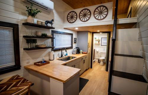 Unique Tiny Home Minutes from Downtown - Foto 16