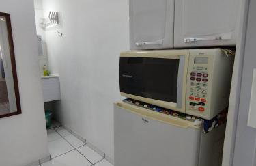 Seu Apto Praia da Costa 2 Sala Quarto Banheiro 1 Cama casal e 2 Camas Solteiro Econômico Local Excelente Ar Cond Frigobar Microondas Tv Todo Seu Centro - Foto 14