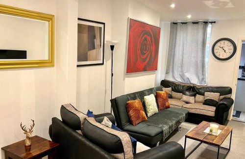 4 Bedroom Terrace house Near Town Center Wellingborough - Photo 3