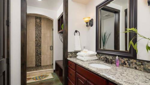 Luxury Downtown Rental (Hot Tub/Pet Friendly) - La Dolce Vita Villas #11 - Foto 3