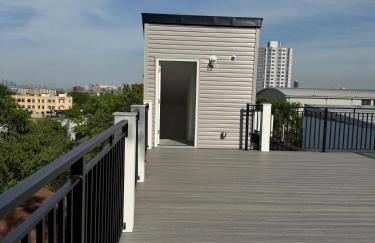 Cozy 3BR Retreat with Rooftop Near EWR & NYC Access - Photo 22