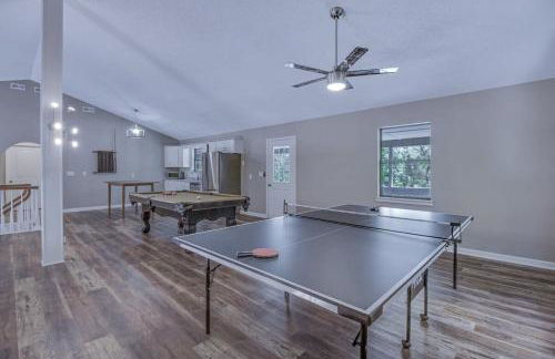 Large Hillside Retreat with Pool and Hot Tub - Foto 44