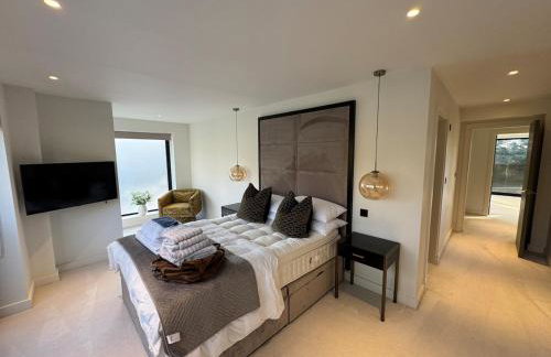 Luxury Villa - Hot Tub - Exclusive Offers - Amar Luxury Stays - Photo 24