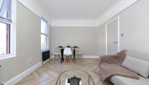 Newly refurbished 2 br apartment with a beautiful garden - Foto 4