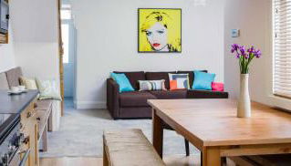 Stylish Central Bath House with five bedrooms - Photo 3