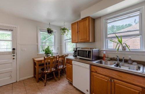 Enjoy Evanston! Slow Down After a Busy Day Sight Seeing - Walking Distance from Public Transportation apts - Foto 13