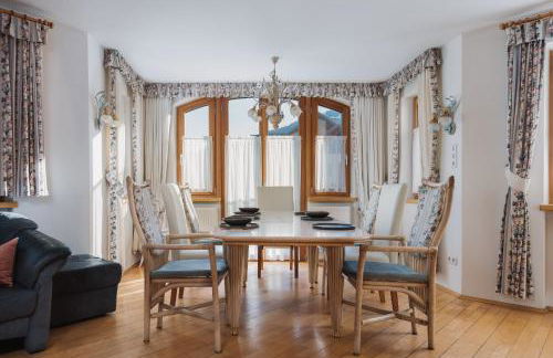 Alpenvilla Large Family Apartment - by Familiaris- Pools 500 meters - Foto 1