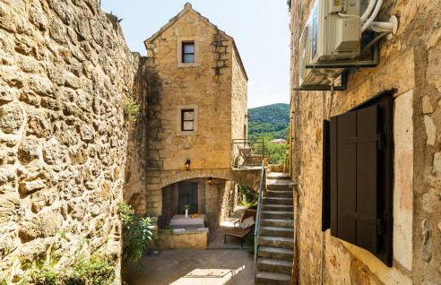 2 Bedroom Beautiful Home In Pitve - Photo 2