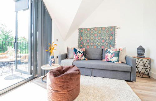 Superb Top Floor 1-Bedroom Flat With Charming Two Balconies - Foto 5