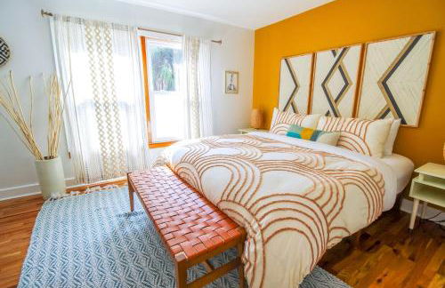 Luxurious Bohemian Bungalow in Lincolnville - Mins from Downtown! - Photo 38