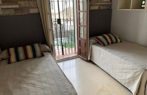 Nice villa with a garden - Photo 7