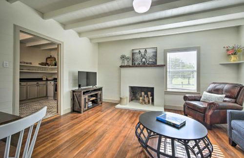 Peaceful Schulenburg Farmhouse with Fire Pit and Games - Foto 6