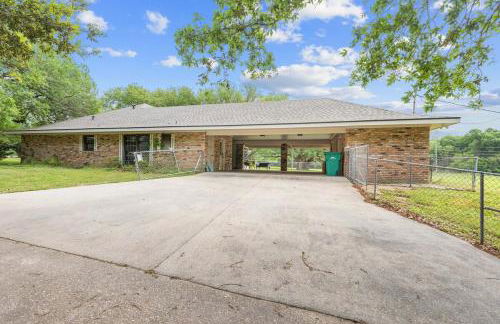 Cajun Stays Cozy 3BR Ranch Near Lafayette with WiFi and Parking - Foto 20