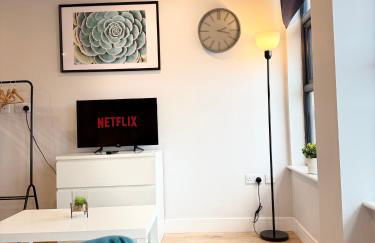 Luxury Super-King Bed Flat in Town Centre - Photo 13