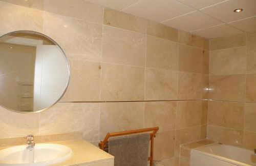 Bonito alojamiento en Malaga con piscina para teletrabajo - Foto 9