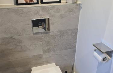 The Snuggery-Hot Tub-Free Parking-Accessible - Foto 30