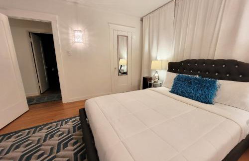 Spacious 5BR Private Home 5 minutes to Rodeo Drive with Hot Tub Spacious Backyard Parking - Foto 22