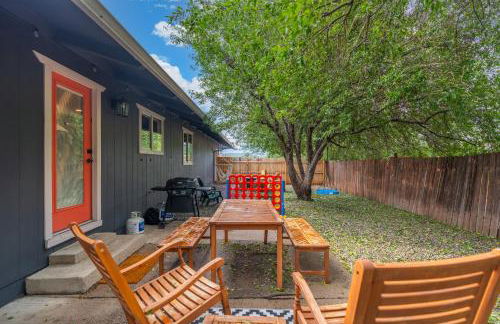 Walk to GC Train Depot and Route 66, king beds, game room, BBQ, firepit - Photo 5