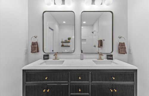 Farm House DT Indy with Pool Table - Photo 28