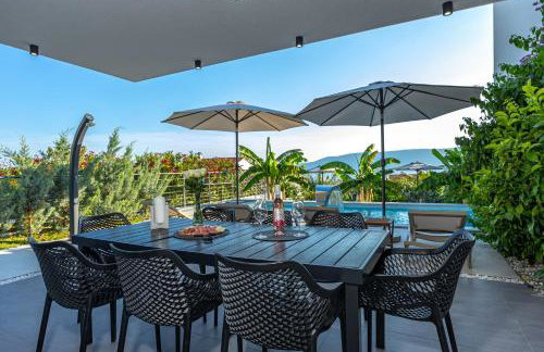 Luxury White Sails Villas with a Multi Sport Court and Sea View - Photo 77