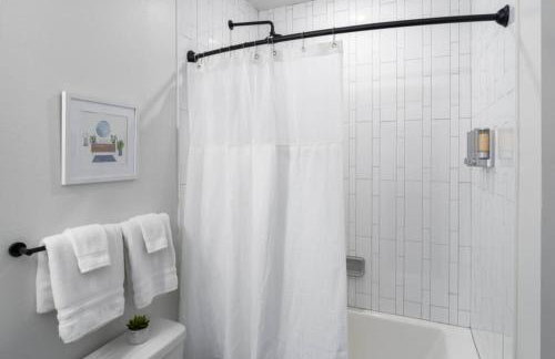 Birmingham Luxury Apt, near everything - Photo 31