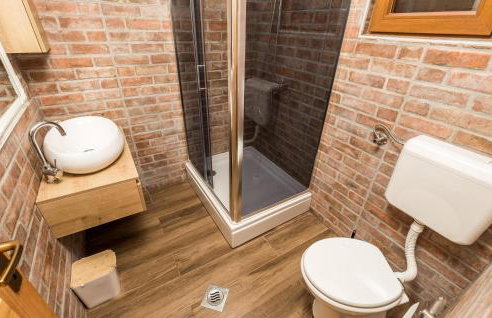 Gorgeous Home In Gospic - Photo 35