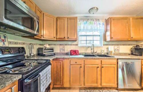 2 Mi to Beach Canal-Front Home in Hudson! - Foto 10