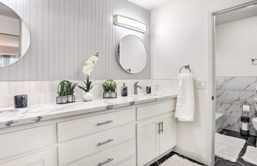 Relax Fireside and Play Pool! Home 4 Mi to Dtwn Reno - Foto 19