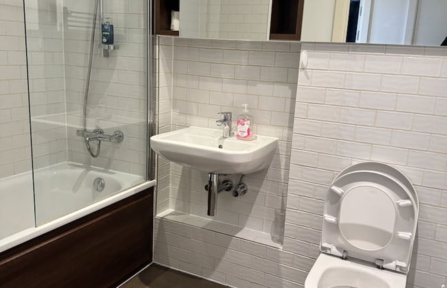 Phoenix 2 Bedroom Apartment in london - Photo 24