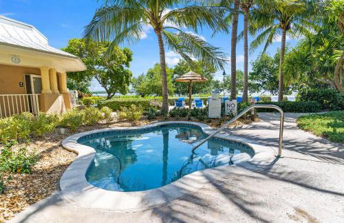 Villa Valbuena Palm Oasis In-Laws Quarters 4-Story Unit With Rooftop Retreat - Photo 11