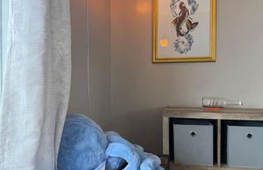 Comfy, Close to Downtown with Lake & Lift Bridge Views - Foto 17