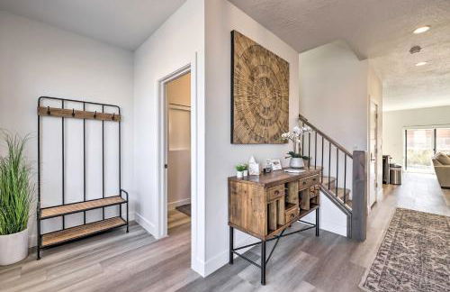 Spacious St George Townhome with Grill and Views! - Foto 4